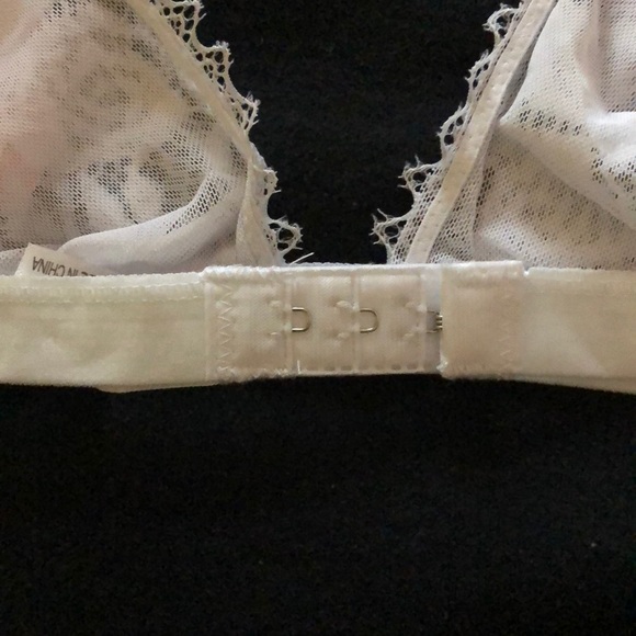 white lacy unlined bralette! - Picture 5 of 7